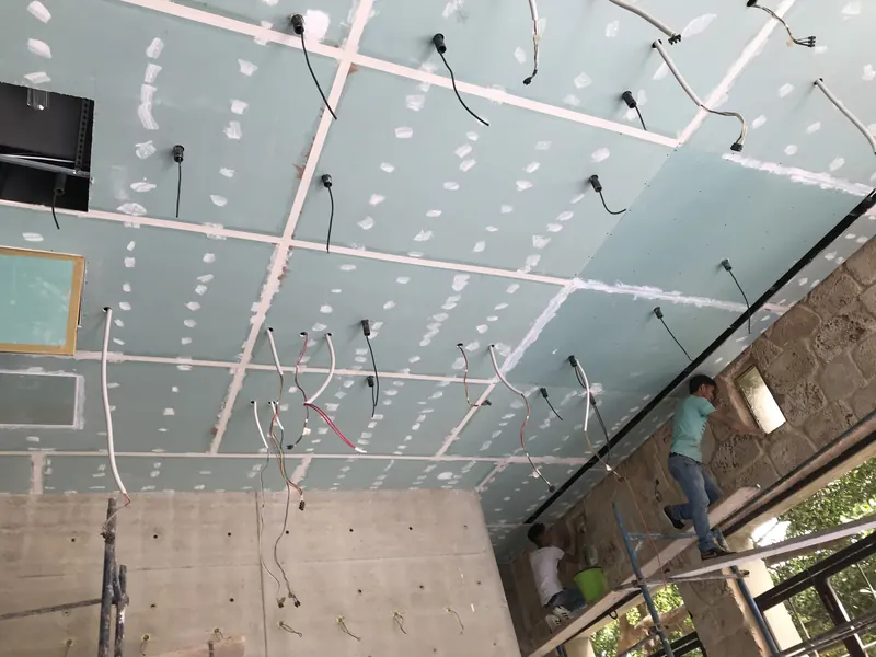 An open ceiling with every cable point in place