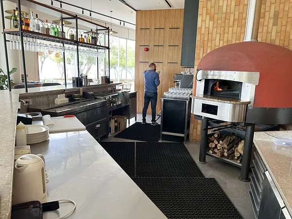 Restaurant, systems by SIMONIAN Technology