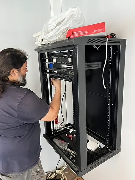 Warehouse, showroom and station, systems by SIMONIAN Technology