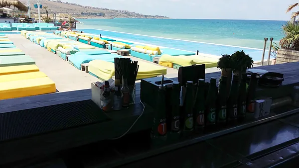 Beach club, systems by SIMONIAN Technology