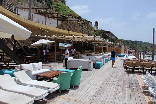Beach club, systems by SIMONIAN Technology