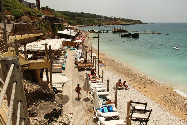 Beach club, systems by SIMONIAN Technology